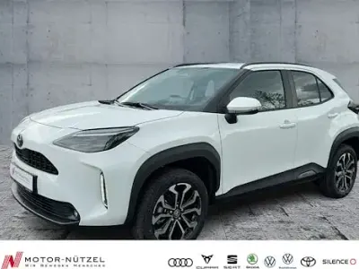 Neu Toyota Yaris Cross 131 PS (96 kW) 2026 Super white 2 SUV