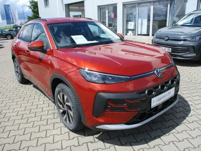 Neu VW T-Roc Life 150 PS (110 kW) 2026 Rot SUV