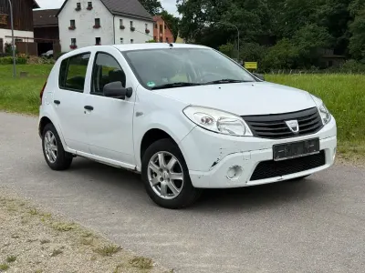 Gebraucht Dacia Sandero Basis 75 PS (55 kW) 2010 Weiß Limousine