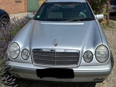 Mercedes E220
