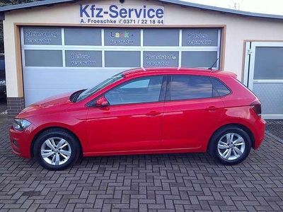 Gebraucht VW Polo Comfortline 95 PS (69 kW) 2018 Flashrot Kleinwagen