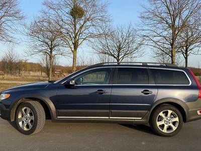 Gebraucht Volvo XC70 Summum 163 PS (119 kW) 2011 Blau Kombi