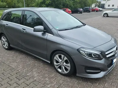 Używany Mercedes B200 156 KM (114 kW) 2015 Szary Minivan