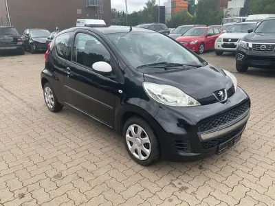 Gebraucht Peugeot 107 Urban Move 68 PS (50 kW) 2012 Metallicschwarze lackierung/m Kleinwagen