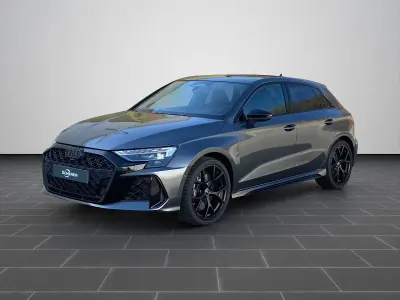 Neu Audi RS3 Sportback Advanced 400 PS (294 kW) 2026 Daytonagrau perleffekt (metallic) Kleinwagen