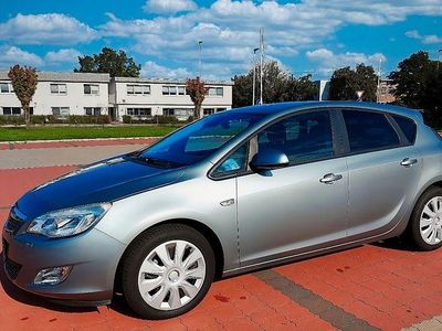 Gebraucht Opel Astra Design Edition 116 PS (85 kW) 2011 Silber Limousine