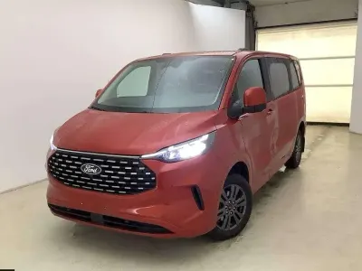 Gebraucht Ford Tourneo Titanium 136 PS (100 kW) 2025 Artisan red Van / Kleinbus