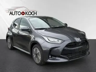 Nuova Toyota Yaris Hybrid 117 CV (86 kW) 2025 Grigio Berlina