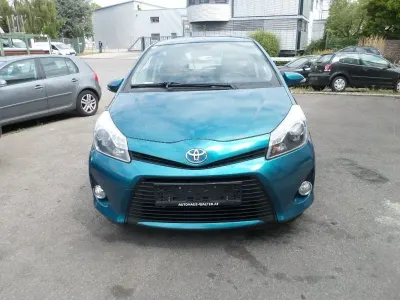 Gebraucht Toyota Yaris Hybrid Basis 75 PS (55 kW) 2012 Blau Limousine