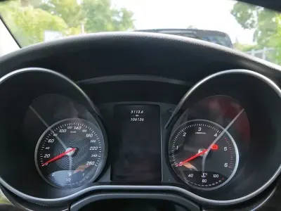 Gebraucht Mercedes V220 Avantgarde Edition 163 PS (119 kW) 2015 Schwarz Van / Kleinbus