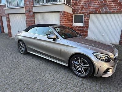 Usata Mercedes C200 AMG line 184 CV (135 kW) 2019 Oro Cabrio