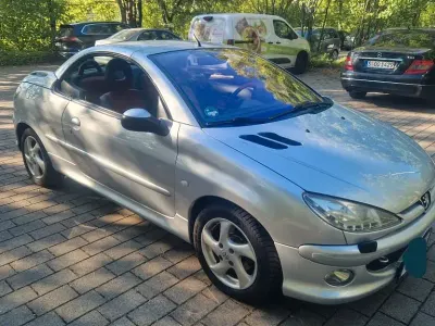 Gebraucht Peugeot 206 CC Platinum 109 PS (80 kW) 2004 Silber Cabrio