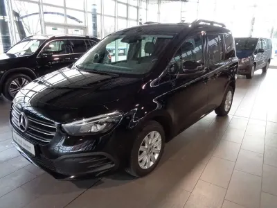 Gebraucht Mercedes T180 116 PS (85 kW) 2024 Schwarz Van / Kleinbus