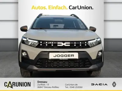 Neu Dacia Jogger Extreme 158 PS (116 kW) 2026 Grau Van / Kleinbus