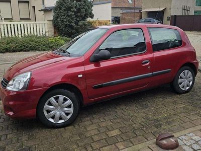 Gebraucht Renault Clio II Authentique 58 PS (42 kW) 2009 Rot Limousine