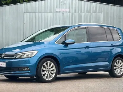 Gebraucht VW Touran Highline 150 PS (110 kW) 2020 Blau Van / Kleinbus