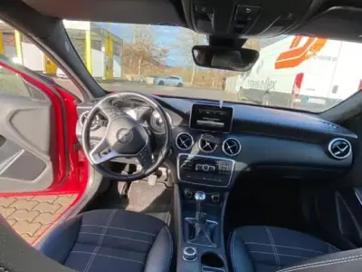 Gebraucht Mercedes A180 90 PS (66 kW) 2013 Rot Kleinwagen