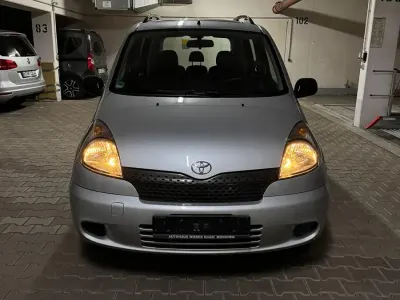 Gebraucht Toyota Yaris 86 PS (63 kW) 2001 Silber Kombi