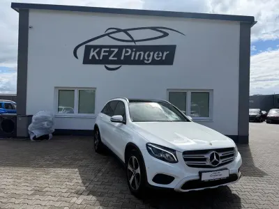 Używany Mercedes GLC250 204 KM (150 kW) 2018 Biały SUV
