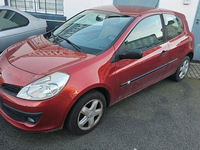 Gebraucht Renault Clio II 75 PS (55 kW) 2005 Rot Kleinwagen
