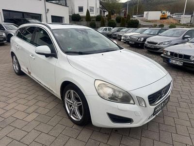 Second-hand Volvo V60 Summum 205 CP (150 kW) 2011 Alb Break