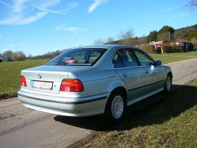 BMW 523