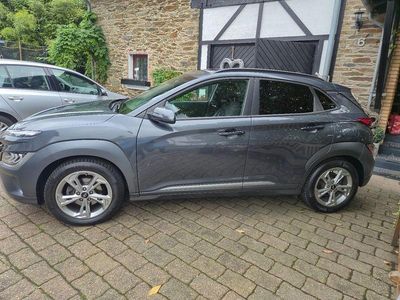 Grau Gebraucht 2021 Hyundai Kona Pure SUV | 14.200 € (Fairer Preis)