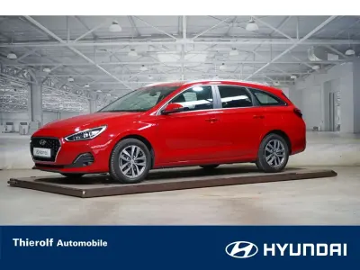 Gebraucht Hyundai i30 140 PS (102 kW) 2020 Engine red Kombi