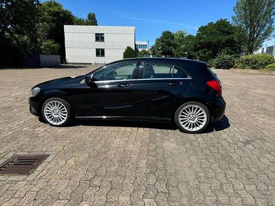 Gebraucht Mercedes A200 156 PS (114 kW) 2015 Schwarz Limousine