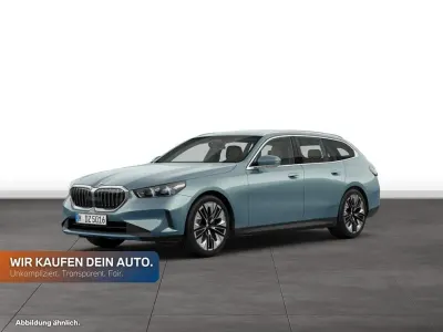 Gebraucht BMW 520 Comfort Edition 190 PS (139 kW) 2025 Cape york grün metallic Kombi
