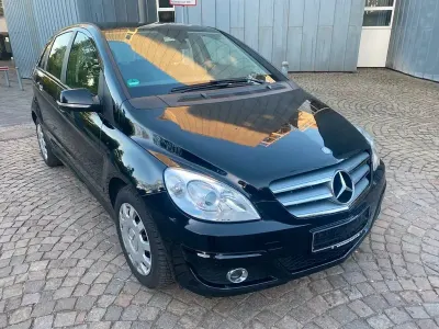 Second-hand Mercedes B200 136 CP (100 kW) 2009 Negru Monovolum