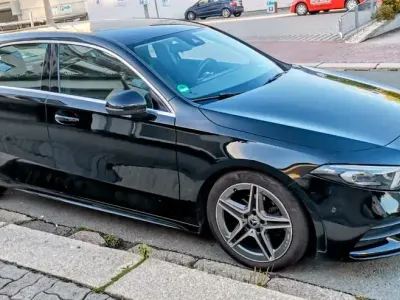 Gebraucht Mercedes A180 AMG line 136 PS (100 kW) 2020 Schwarz Limousine