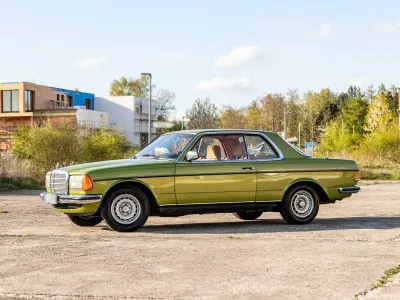 Używany Mercedes 230 109 KM (80 kW) 1979 Zielony Coupe