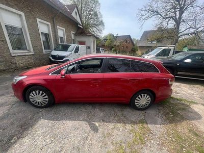 Second-hand Toyota Avensis Executive 126 CP (92 kW) 2011 Roșu Break
