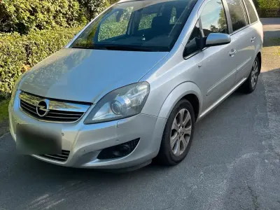 Usata Opel Zafira 140 CV (102 kW) 2009 Argento Monovolume