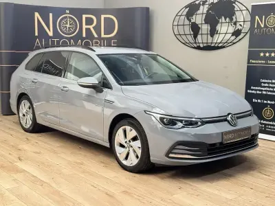Gebraucht VW Golf VIII Style 150 PS (110 kW) 2022 Mondsteingrau Kombi