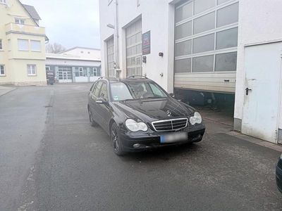 Gebraucht Mercedes 220 122 PS (89 kW) 2003 Schwarz Kombi