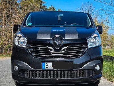 Second-hand Renault Trafic 145 CP (106 kW) 2016 Negru Monovolum