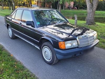 Gebraucht Mercedes 190 116 PS (85 kW) 1987 Schwarz Limousine
