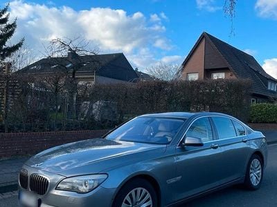 Gebraucht BMW 740 306 PS (225 kW) 2012 Grau Limousine