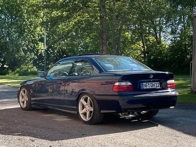 BMW 323