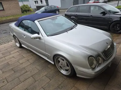 Gebraucht Mercedes CLK320 215 PS (158 kW) 2002 Silber Cabrio