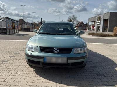 Second-hand VW Passat Edition 125 CP (91 kW) 1999 Verde Berlinǎ