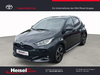 Neu Toyota Yaris Hybrid 116 PS (85 kW) 2026 Schwarz Limousine