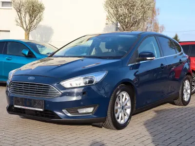Używany Ford Focus Titanium 120 KM (88 kW) 2017 Niebieski Sedan/Limuzyna