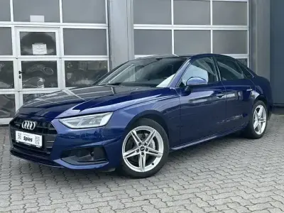 Second-hand Audi A4 Advanced 204 CP (150 kW) 2023 Albastru Berlinǎ