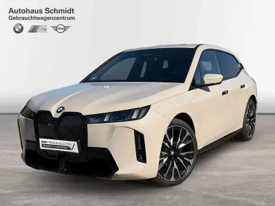 Gebraucht BMW iX M Sport 400 kW (544 PS) 2025 Dune grey SUV