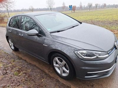 Gebraucht VW Golf VII 131 PS (96 kW) 2018 Grau Limousine