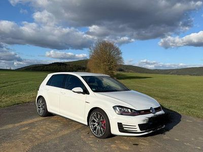 Gebraucht VW Golf VII GTI 230 PS (169 kW) 2015 Weiß Limousine