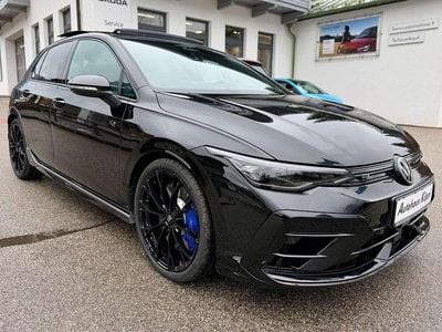 Usata VW Golf VIII R 333 CV (244 kW) 2026 Nero Berlina